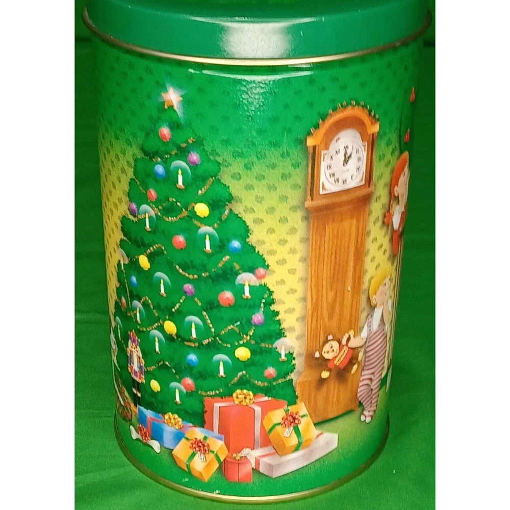 Vintage 1993 Reese's Holiday Classics Series Canister #6 Santa Claus Tin Hershey